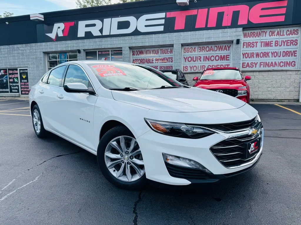 White 2023 CHEVROLET MALIBU LT for sale in Merrillville, IN