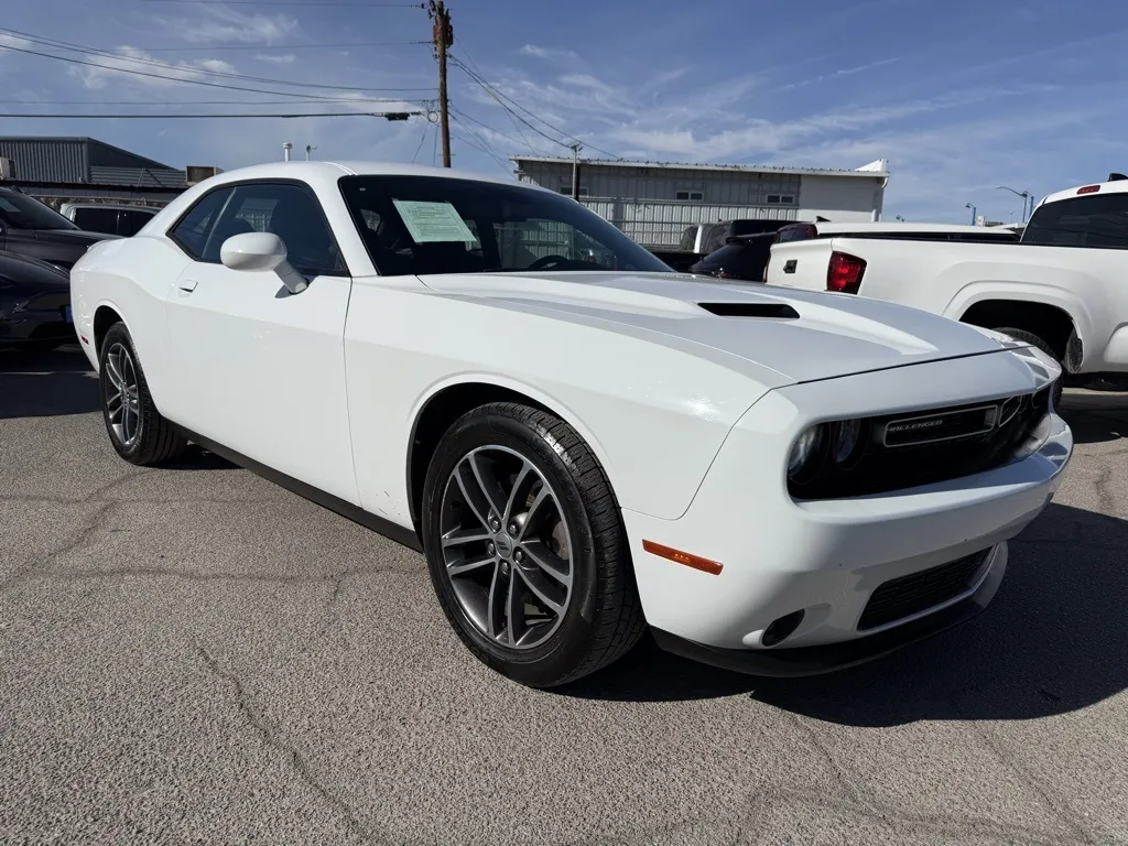 2019 Dodge Challenger SXT's photo