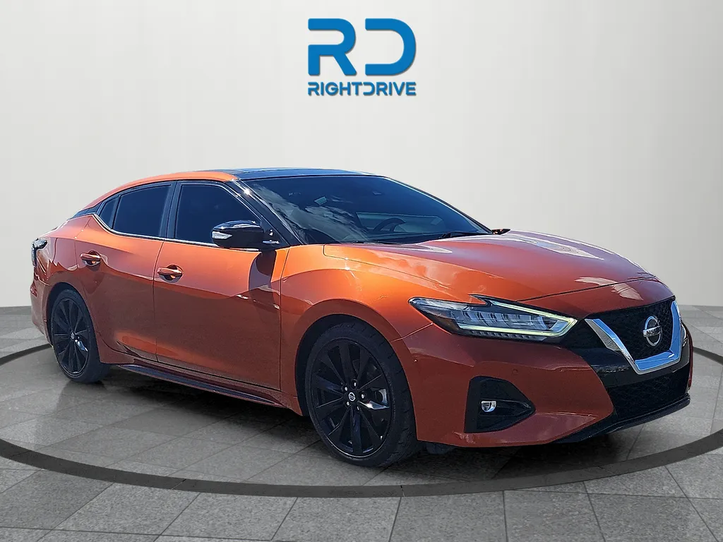2020 Nissan Maxima SR's photo