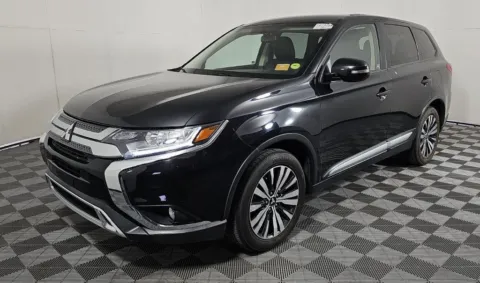 More photos of 2019 Mitsubishi Outlander SE at RightDrive - 8320 Gateway East, TX