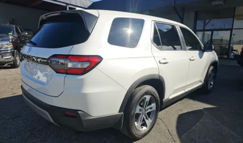 More photos of 2025 Honda Pilot EX-L at RightDrive - 8320 Gateway East, TX