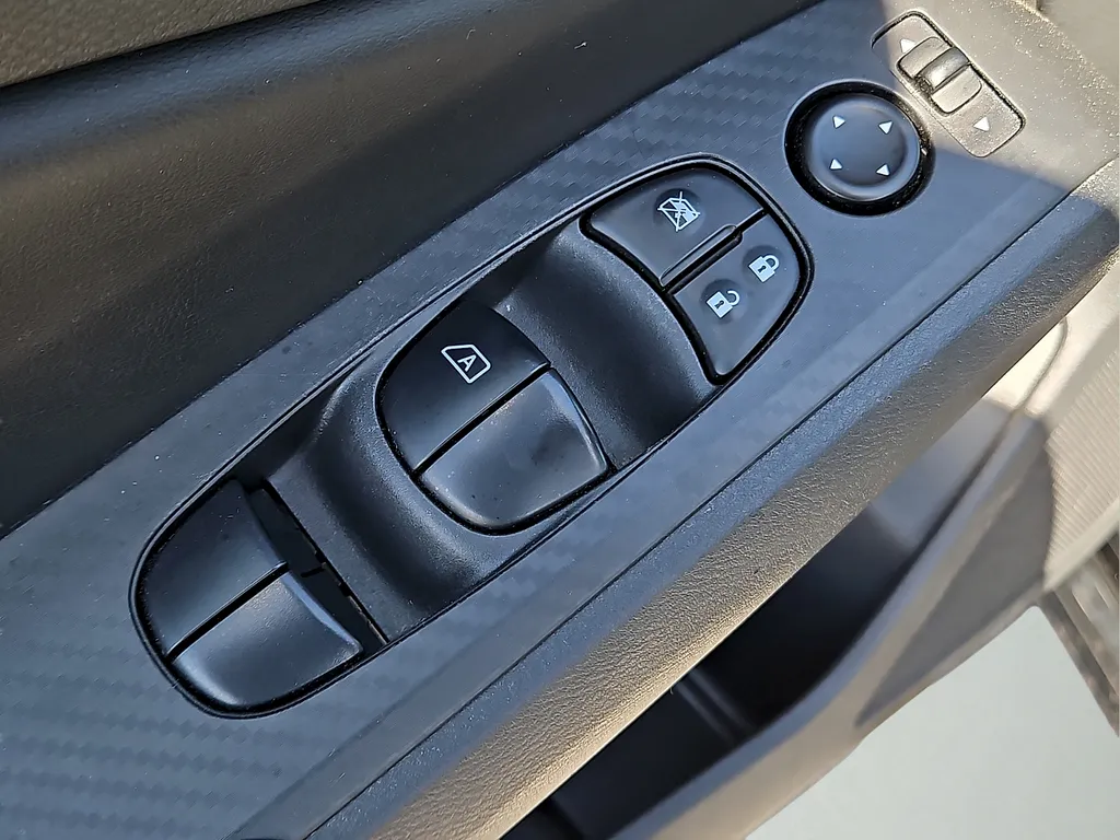 2025 Nissan Altima SV - Photo 16