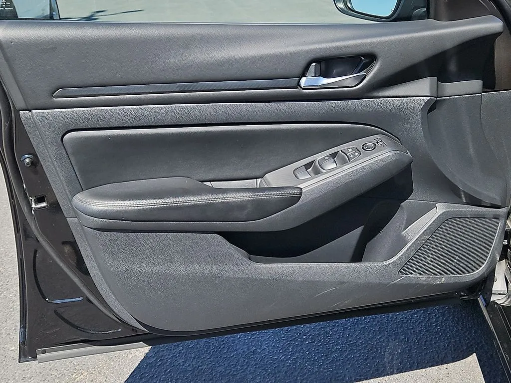 2025 Nissan Altima SV - Photo 15