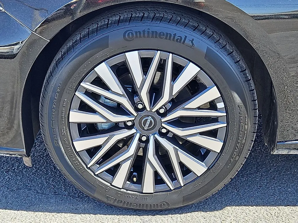 2025 Nissan Altima SV - Photo 9