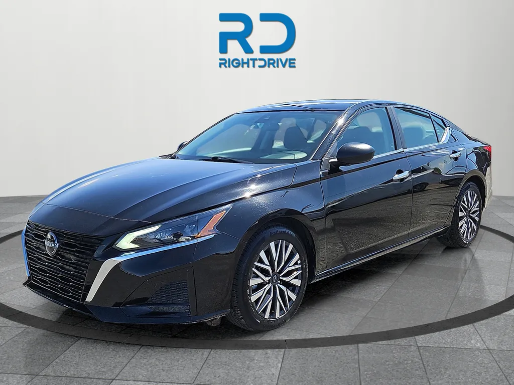 2025 Nissan Altima SV - Photo 7