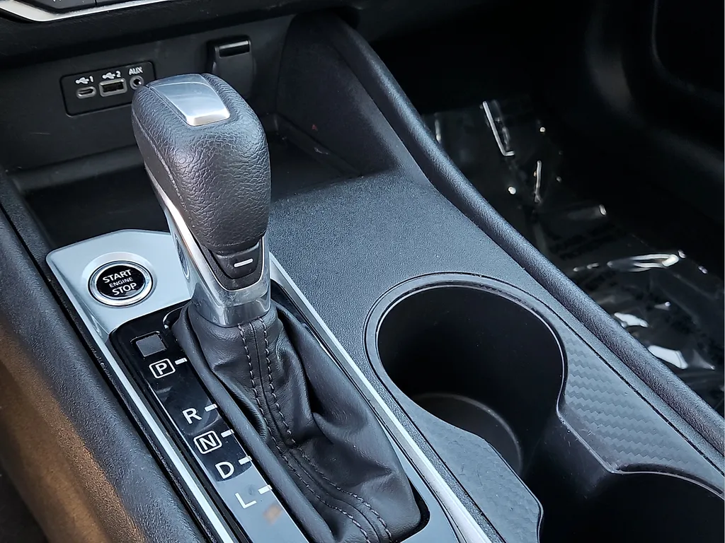2025 Nissan Altima SV - Photo 25