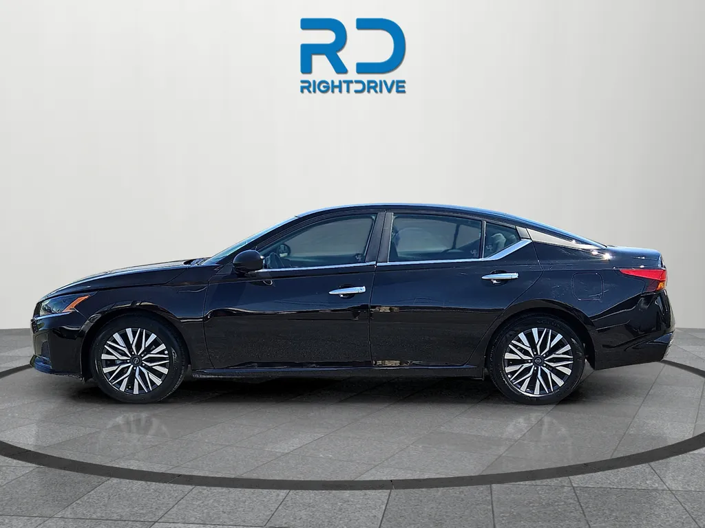2025 Nissan Altima SV - Photo 6