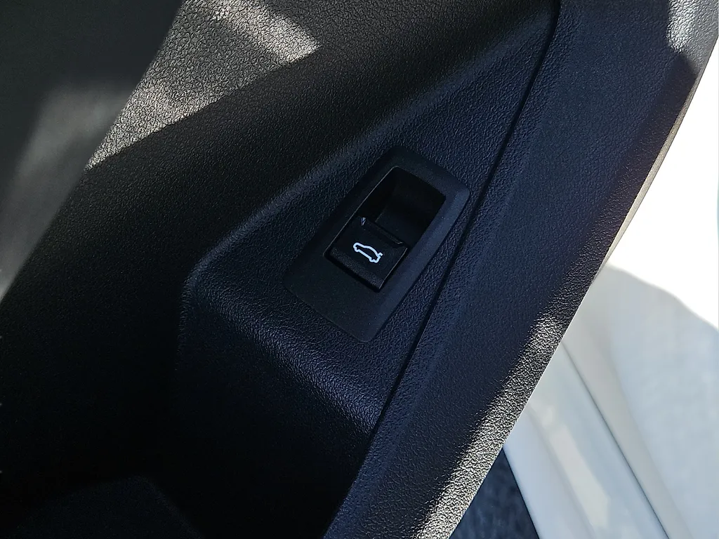 2025 BMW 2 Series 228 - Photo 18