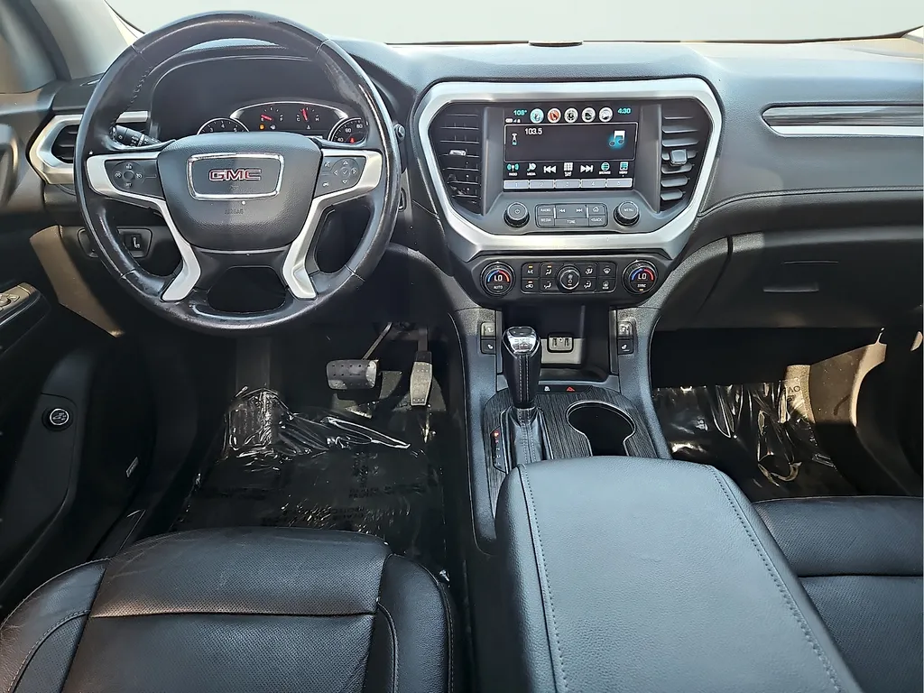 GMC Acadia photo 15