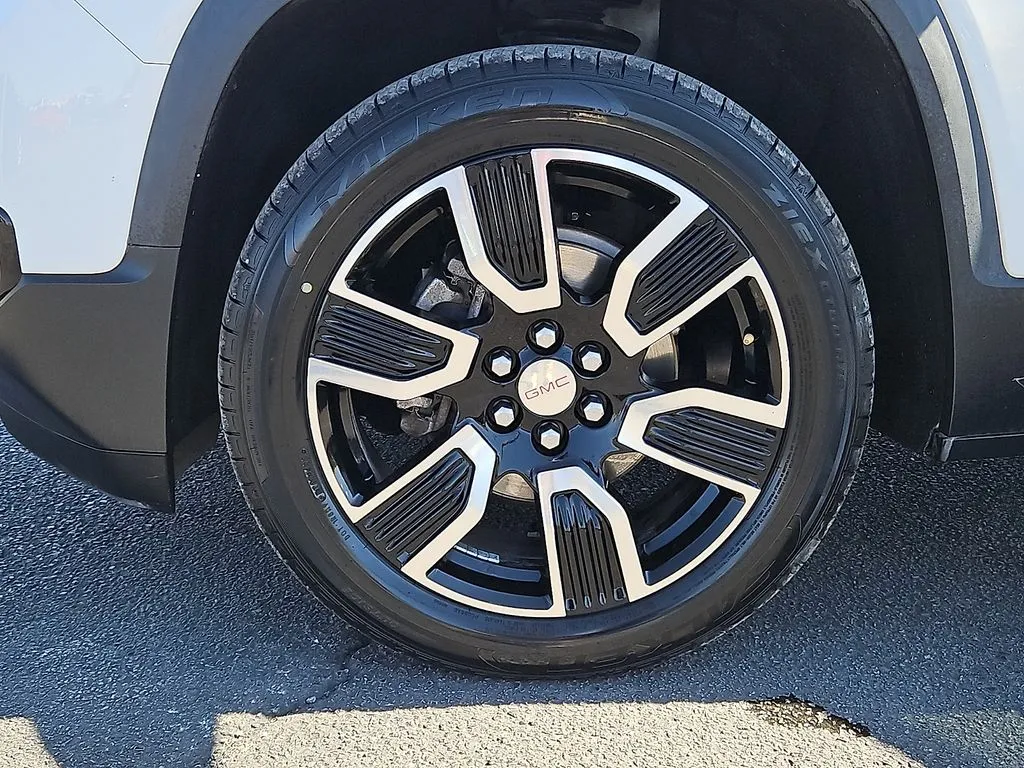 GMC Acadia photo 10