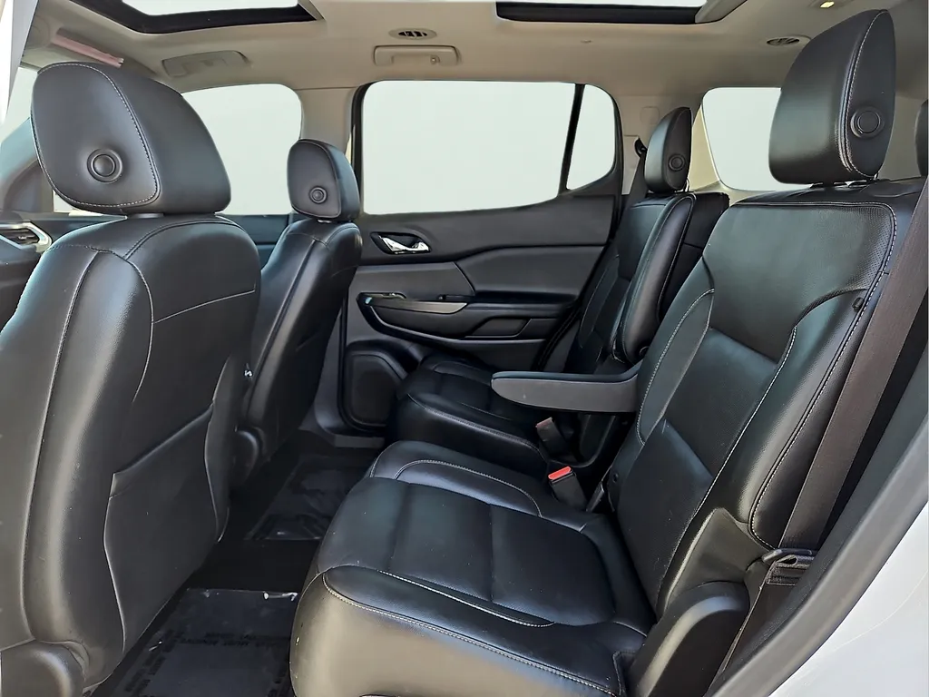 GMC Acadia photo 13