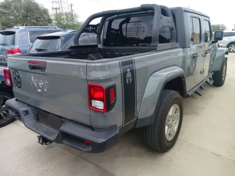 More photos of 2022 Jeep Gladiator Sport at RightDrive - 8320 Gateway East, TX