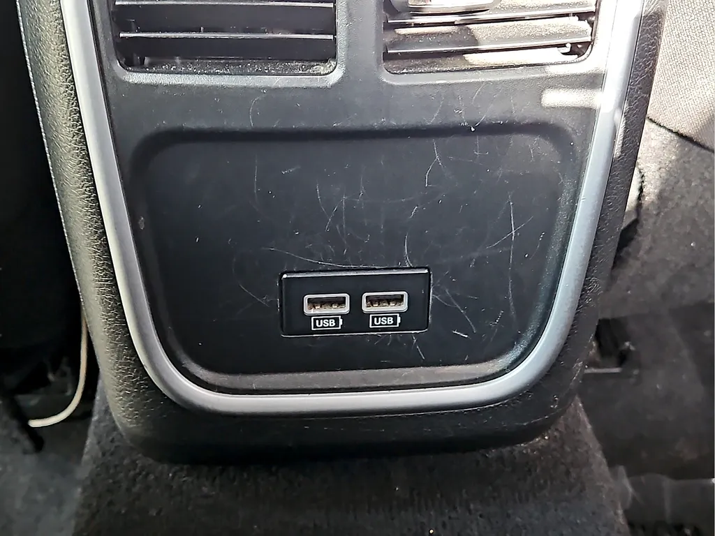 Dodge Charger photo 13
