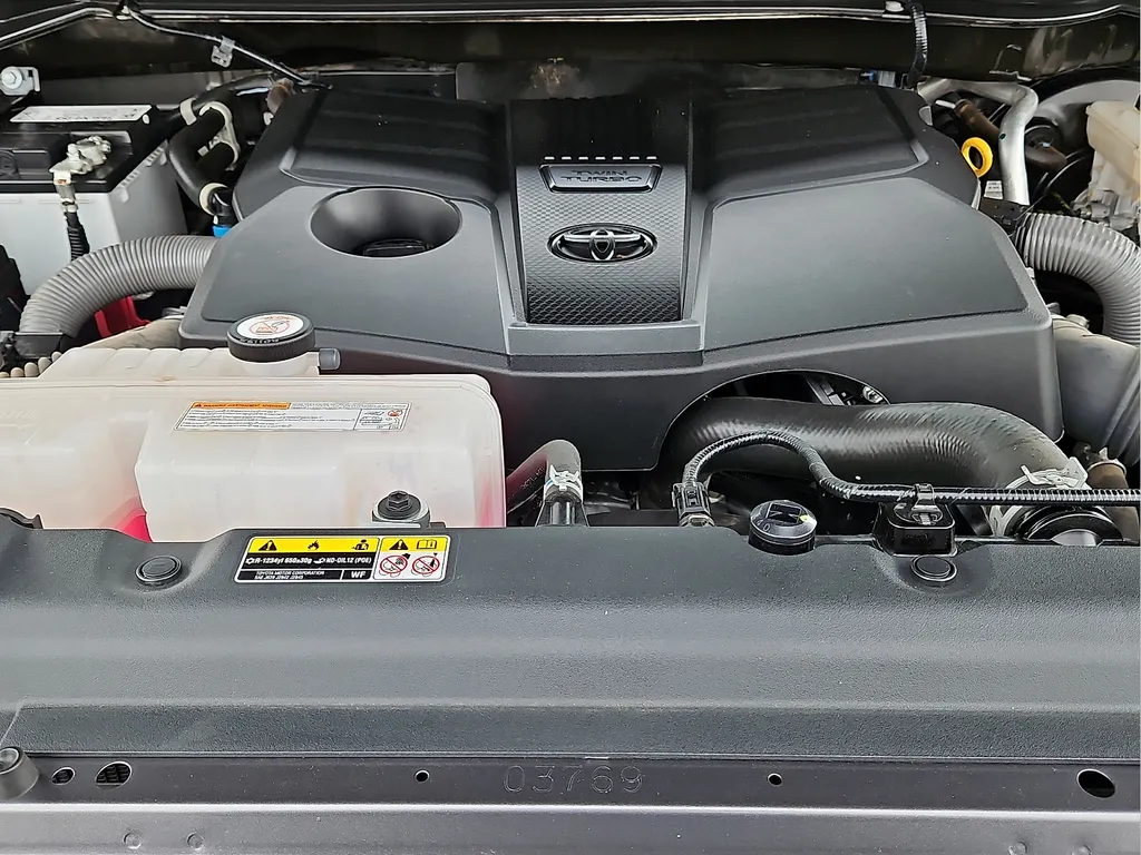 Toyota Tundra photo 8
