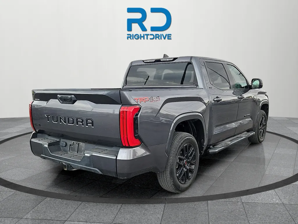 Toyota Tundra photo 3