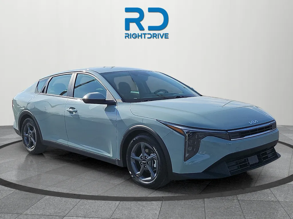 2025 Kia K4 LXS AT's photo