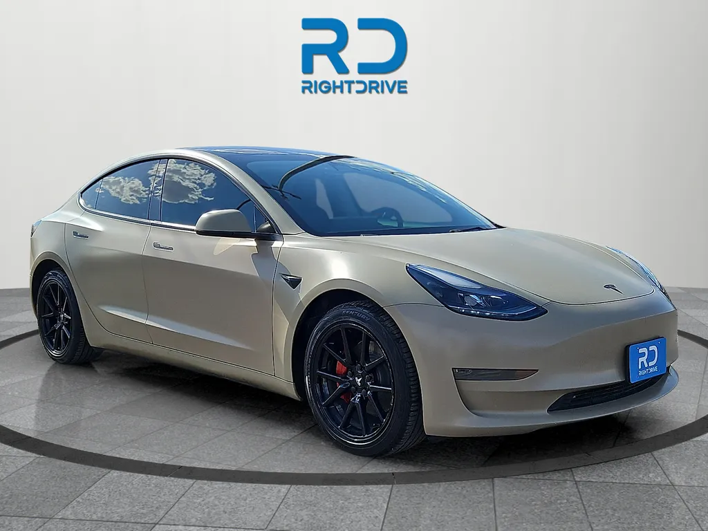 2023 Tesla Model 3 -'s photo