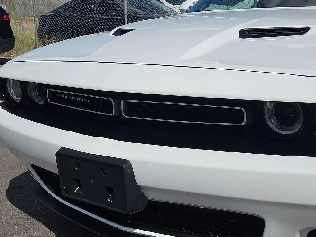 Dodge Challenger photo 7