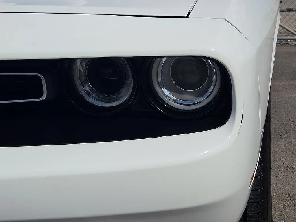 Dodge Challenger photo 8