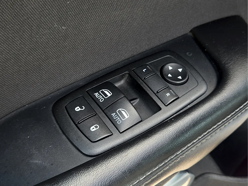 Dodge Challenger photo 17