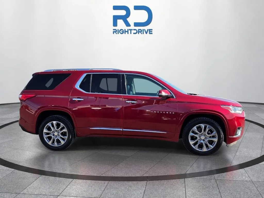 Chevrolet Traverse photo 2