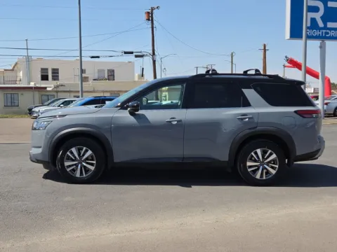 More photos of 2023 Nissan Pathfinder SL at RightDrive - 8320 Gateway East, TX