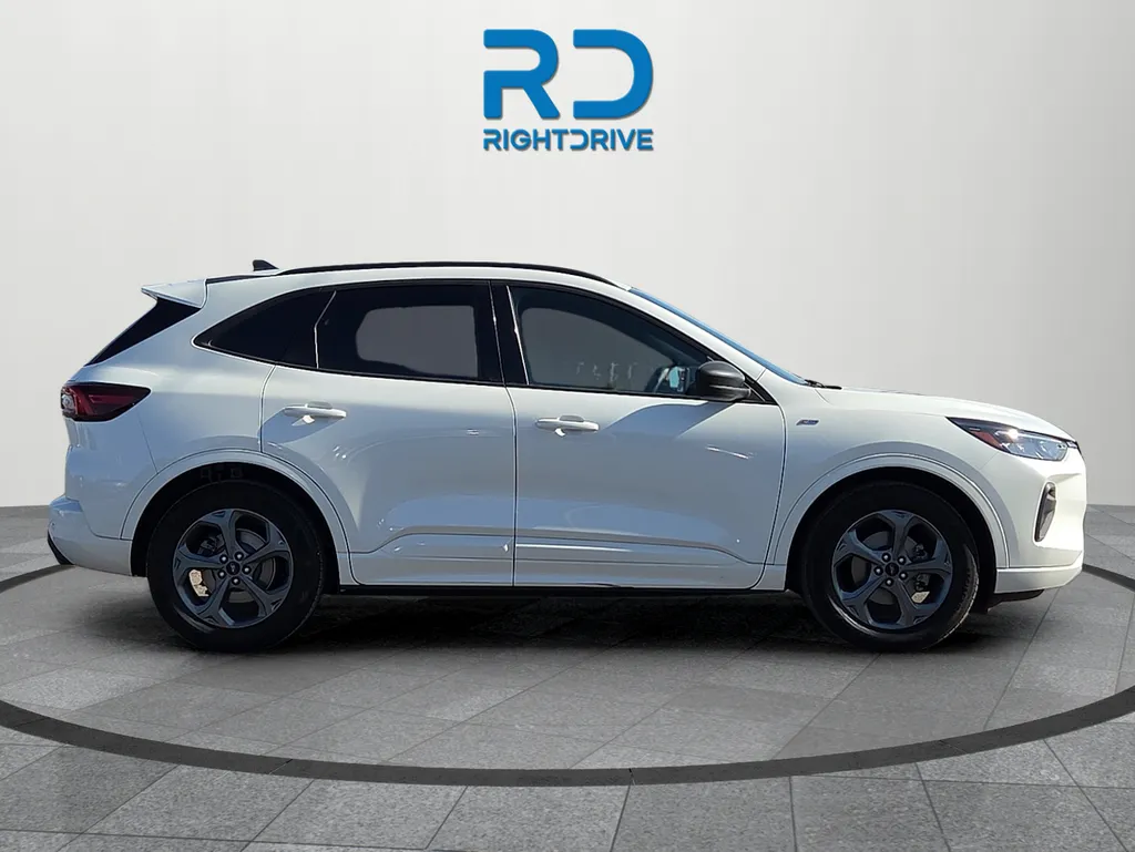 Ford Escape photo 2