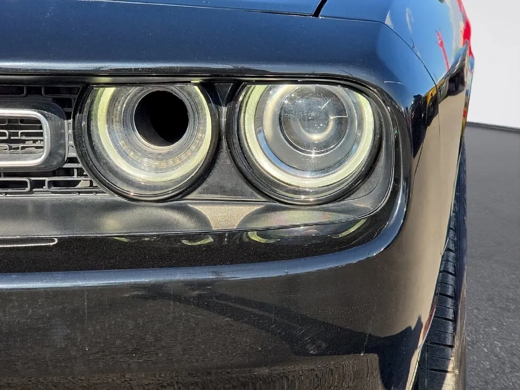 Dodge Challenger photo 8