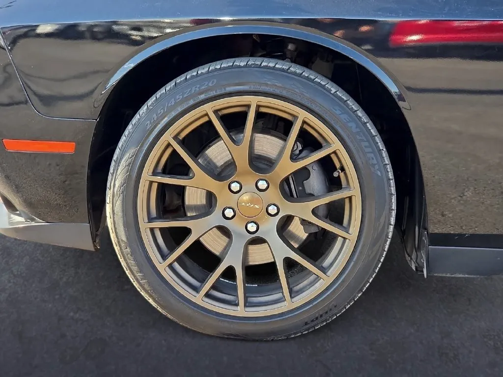 Dodge Challenger photo 9