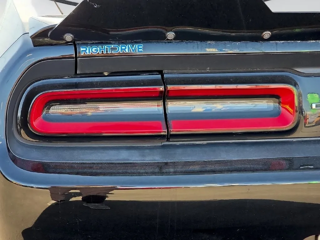 Dodge Challenger photo 10