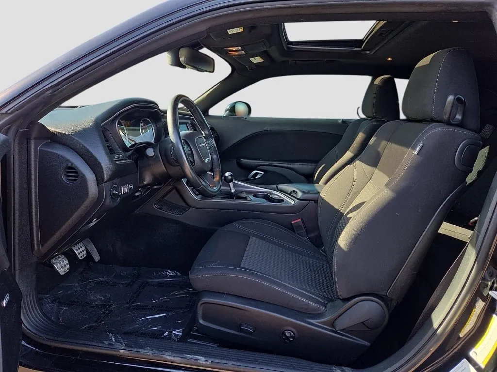 Dodge Challenger photo 19