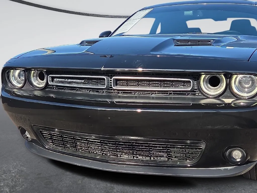 Dodge Challenger photo 7