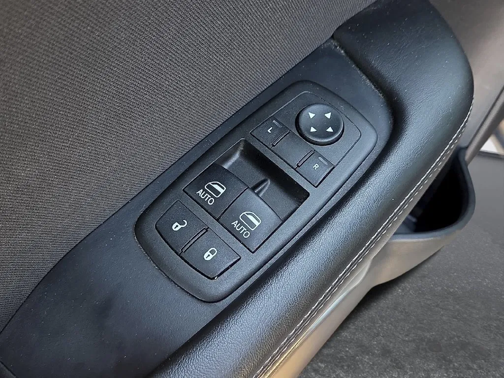 Dodge Challenger photo 17