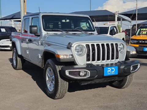 Silver 2023 Jeep Gladiator Sport S for sale in El Paso, TX
