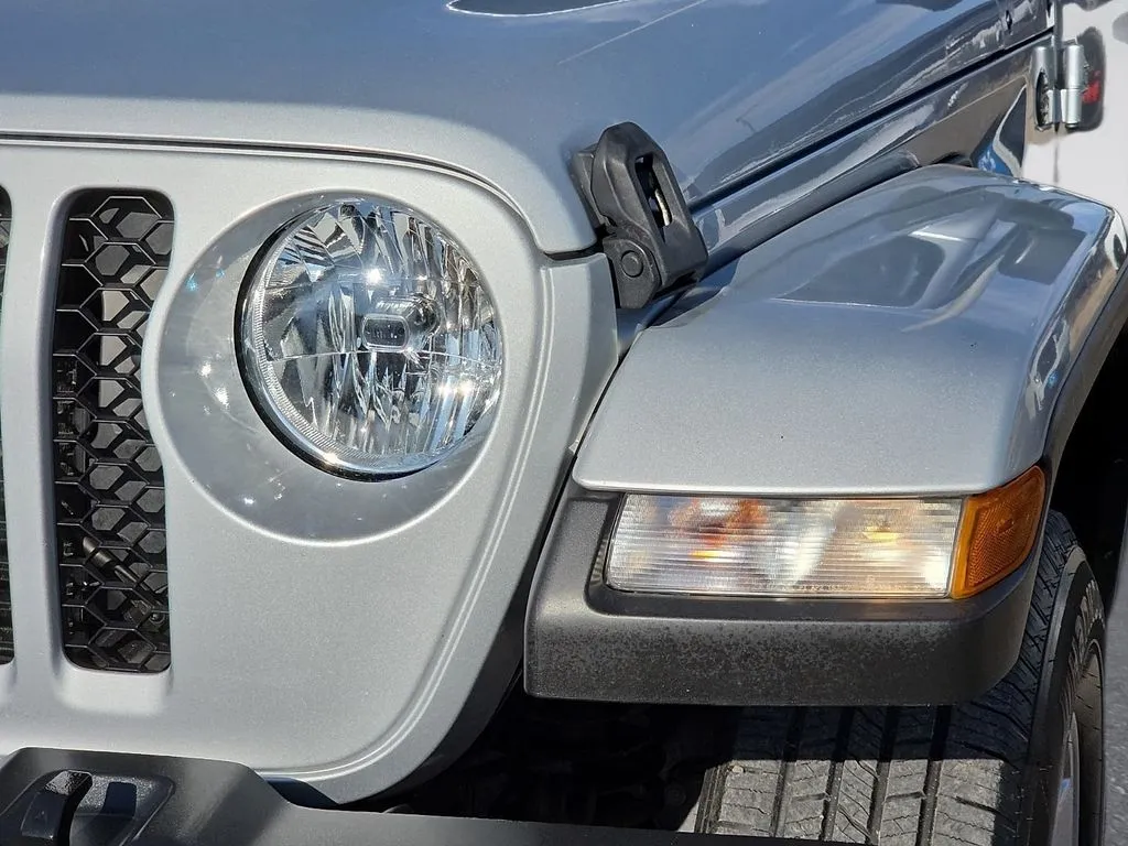 Jeep Gladiator photo 8