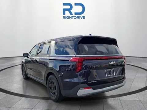 More photos of 2025 Kia Carnival LXS at RightDrive - 8320 Gateway East, TX