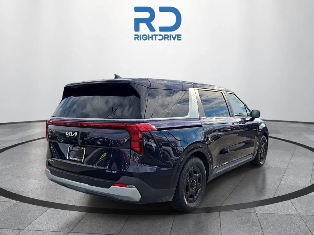 Kia Carnival photo 3
