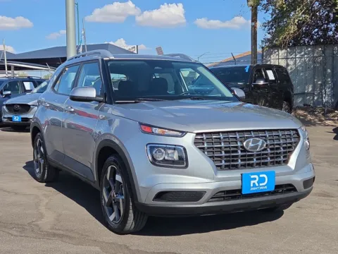 Silver 2024 Hyundai Venue SEL for sale in El Paso, TX