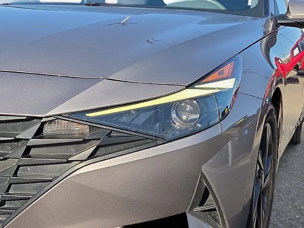 Hyundai Elantra photo 8
