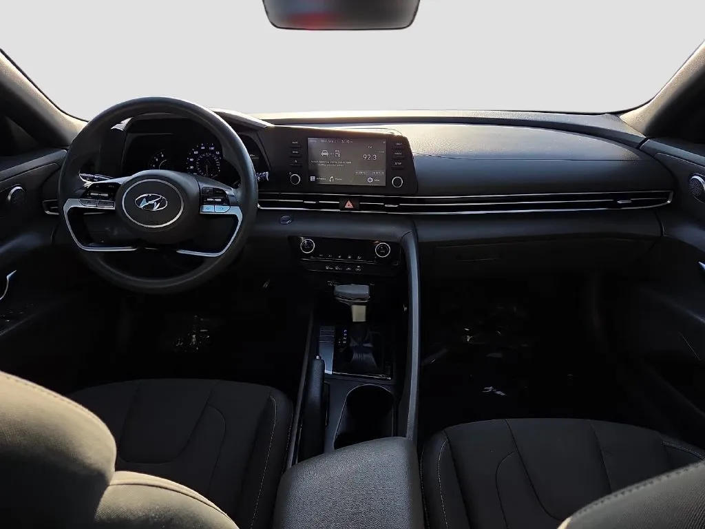 Hyundai Elantra photo 15