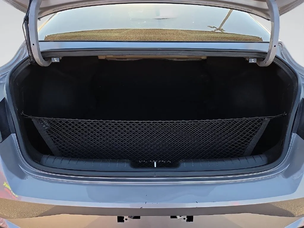 Hyundai Elantra photo 13
