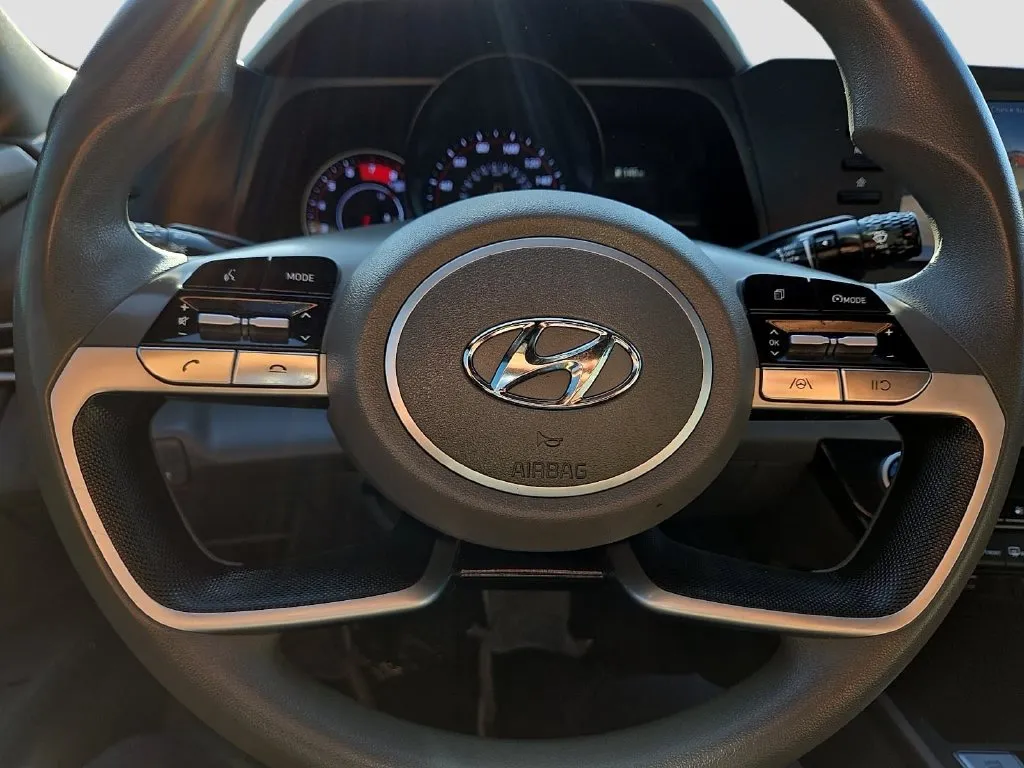 Hyundai Elantra photo 24