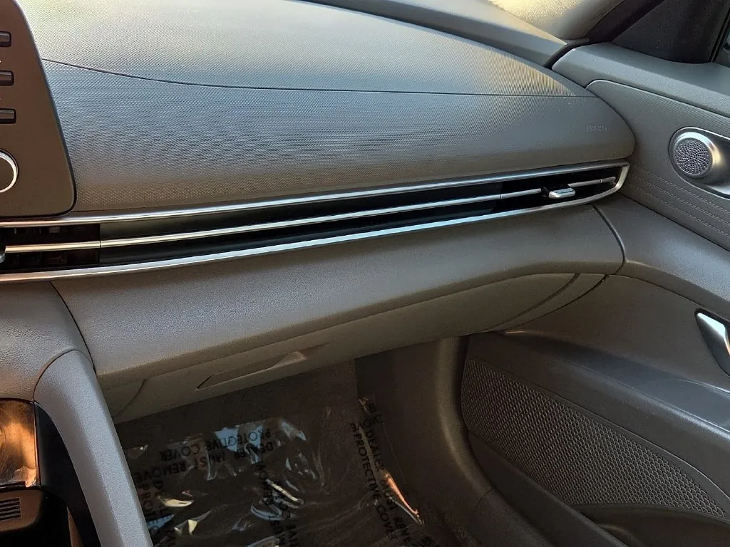 Hyundai Elantra photo 21