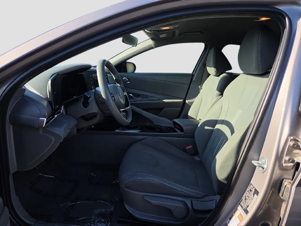 Hyundai Elantra photo 19