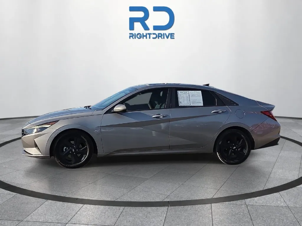 Hyundai Elantra photo 5
