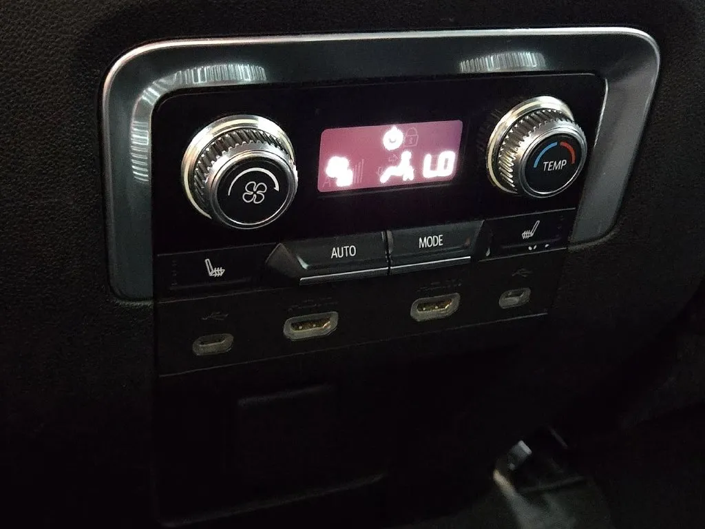 GMC Yukon photo 12