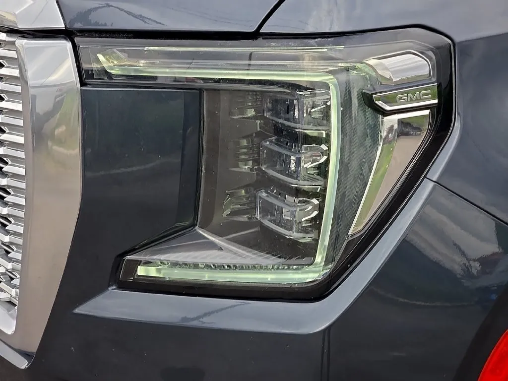 GMC Yukon photo 7