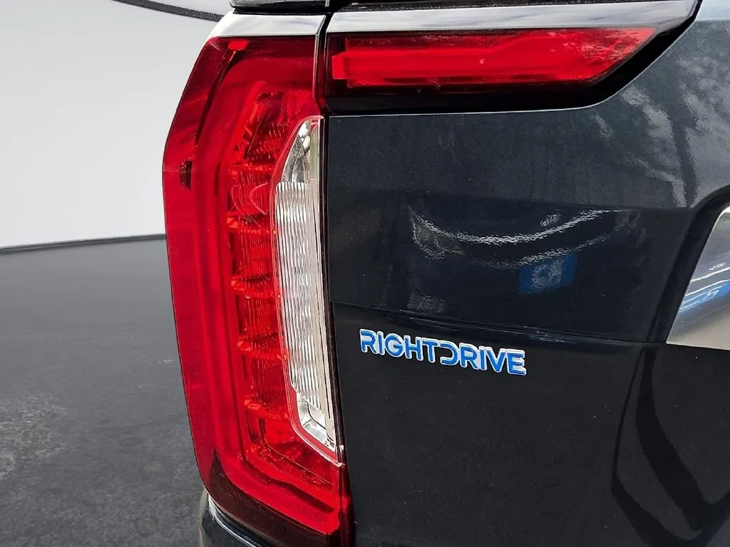 GMC Yukon photo 9