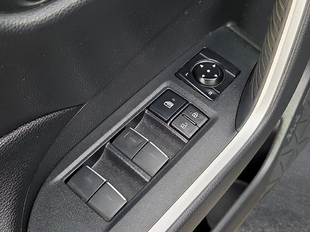 Toyota RAV4 photo 17