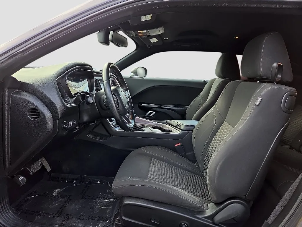 Dodge Challenger photo 19